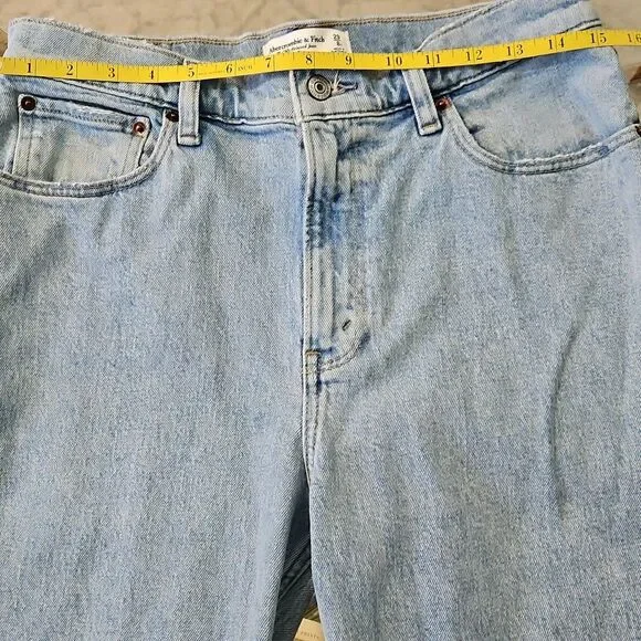 Abercrombie & Fitch The 90's High Rise Light Wash Jeans Size 29 (Size 8) - Picture 12 of 15